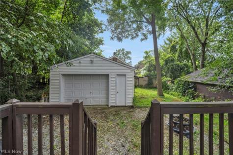 1382 Honodle Avenue Akron OH 44305