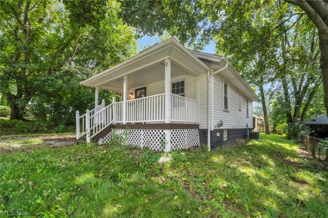 1382 Honodle Avenue Akron OH 44305