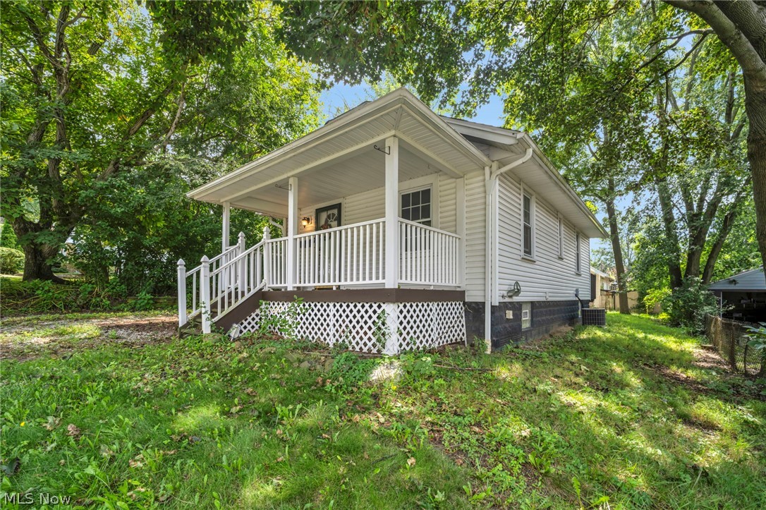1382 Honodle Avenue Akron OH 44305