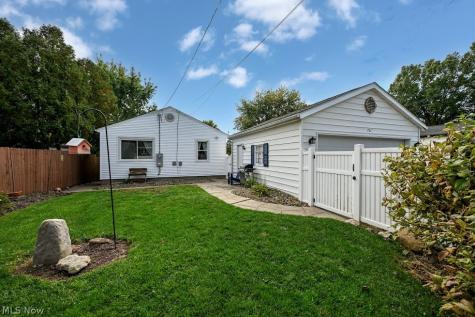 751 Rextur Drive New Franklin OH 44319