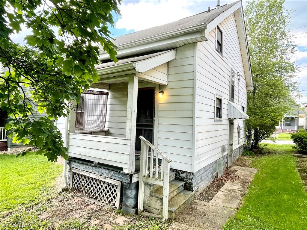 83 Smithsonian Street Girard OH 44420