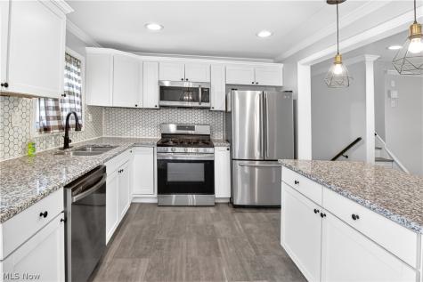 3811 N Sunnyfield Drive Copley OH 44321