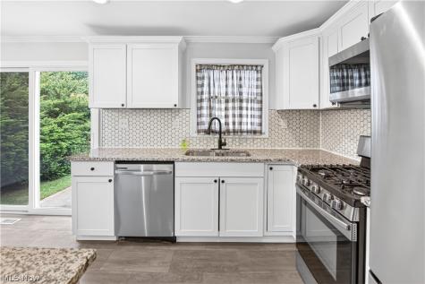 3811 N Sunnyfield Drive Copley OH 44321