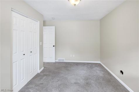 3811 N Sunnyfield Drive Copley OH 44321