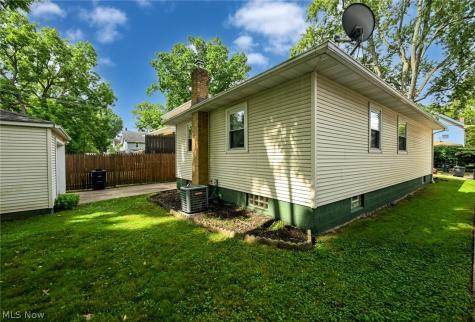 51 Devonshire Drive Akron OH 44312