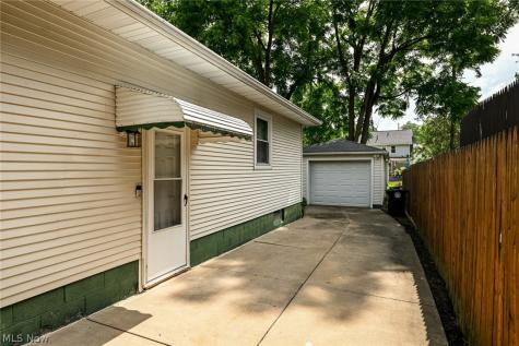51 Devonshire Drive Akron OH 44312