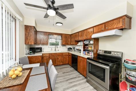 51 Devonshire Drive Akron OH 44312