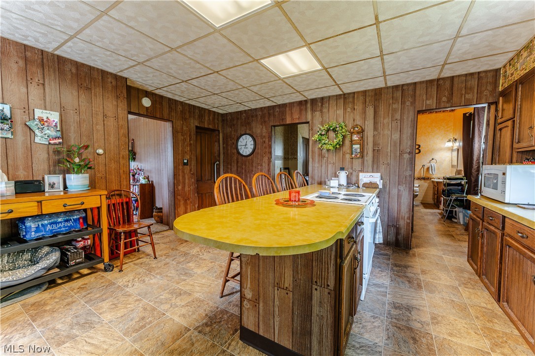 6587 Barkley Rd Road Uhrichsville OH 44683