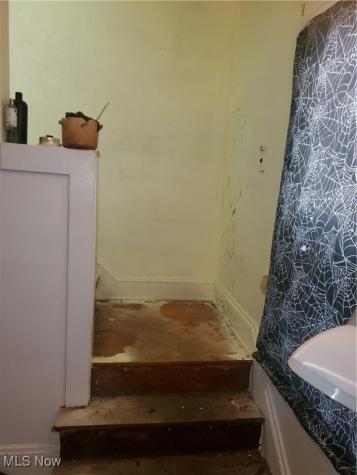657 E 131st Street Cleveland OH 44108