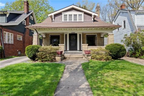 1282 Chase Avenue Lakewood OH 44107
