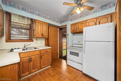 1282 Chase Avenue Lakewood OH 44107