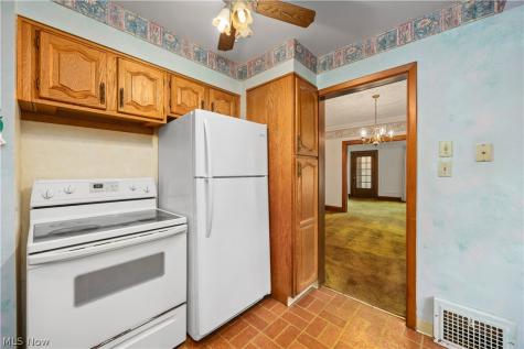 1282 Chase Avenue Lakewood OH 44107