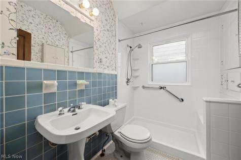 1282 Chase Avenue Lakewood OH 44107