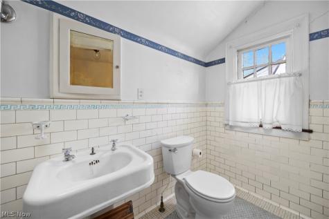 1282 Chase Avenue Lakewood OH 44107
