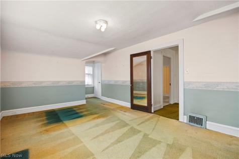 1282 Chase Avenue Lakewood OH 44107