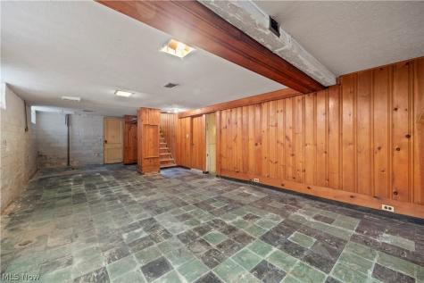 1282 Chase Avenue Lakewood OH 44107