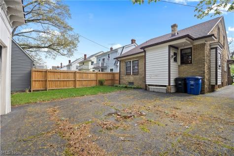 1282 Chase Avenue Lakewood OH 44107