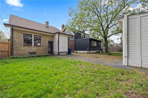 1282 Chase Avenue Lakewood OH 44107