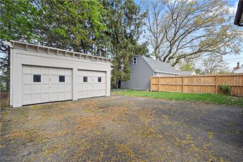 1282 Chase Avenue Lakewood OH 44107
