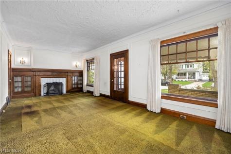 1282 Chase Avenue Lakewood OH 44107