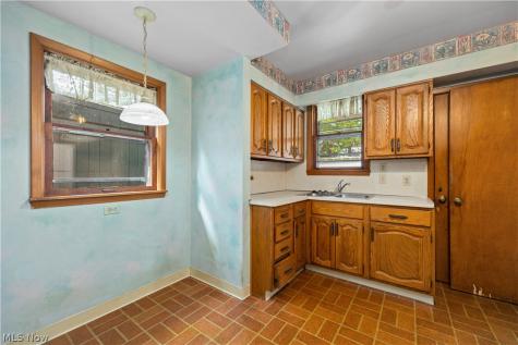 1282 Chase Avenue Lakewood OH 44107
