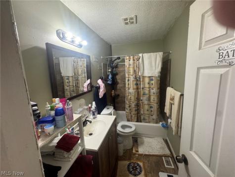 4669 E 174th Street Cleveland OH 44128