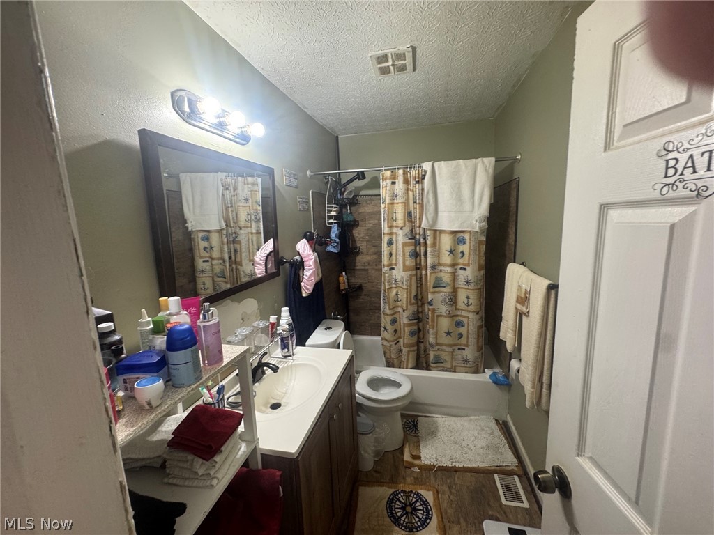 4669 E 174th Street Cleveland OH 44128
