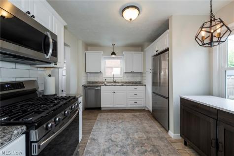 16908 Laverne Avenue Cleveland OH 44135