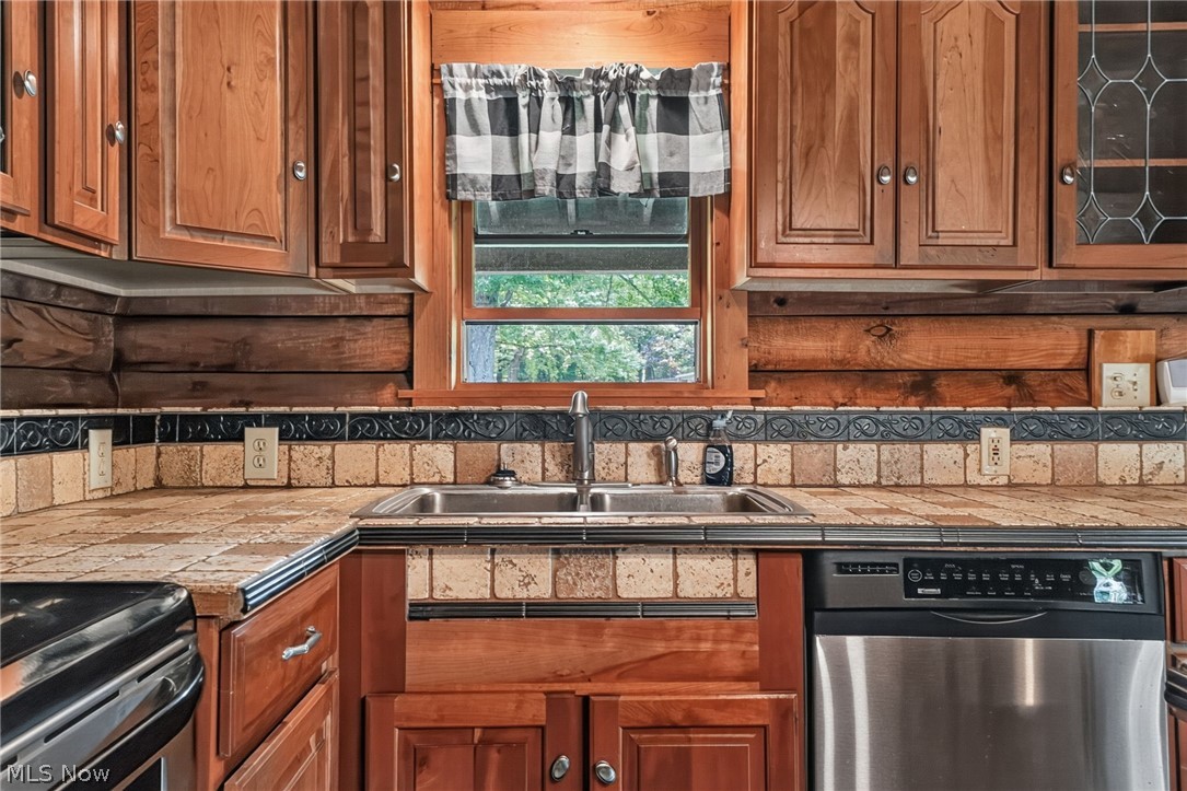 348 Tony Drive Conneaut OH 44030