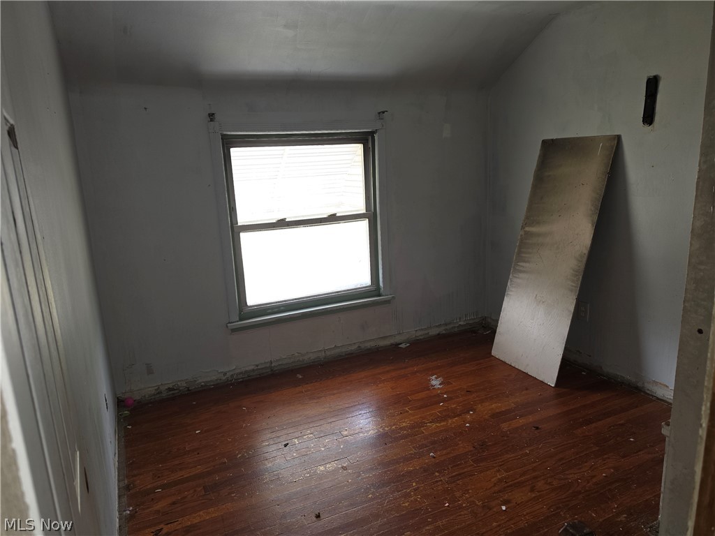 17425 Throckley Avenue Cleveland OH 44128