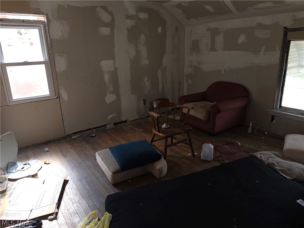 17425 Throckley Avenue Cleveland OH 44128