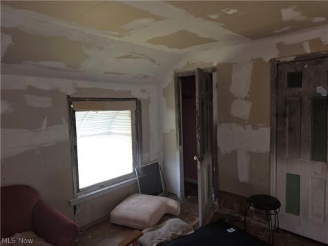 17425 Throckley Avenue Cleveland OH 44128