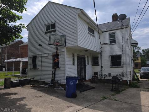 17425 Throckley Avenue Cleveland OH 44128