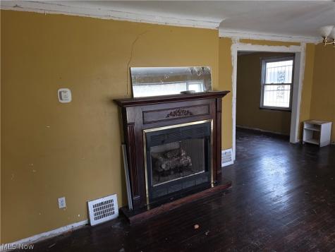 17425 Throckley Avenue Cleveland OH 44128