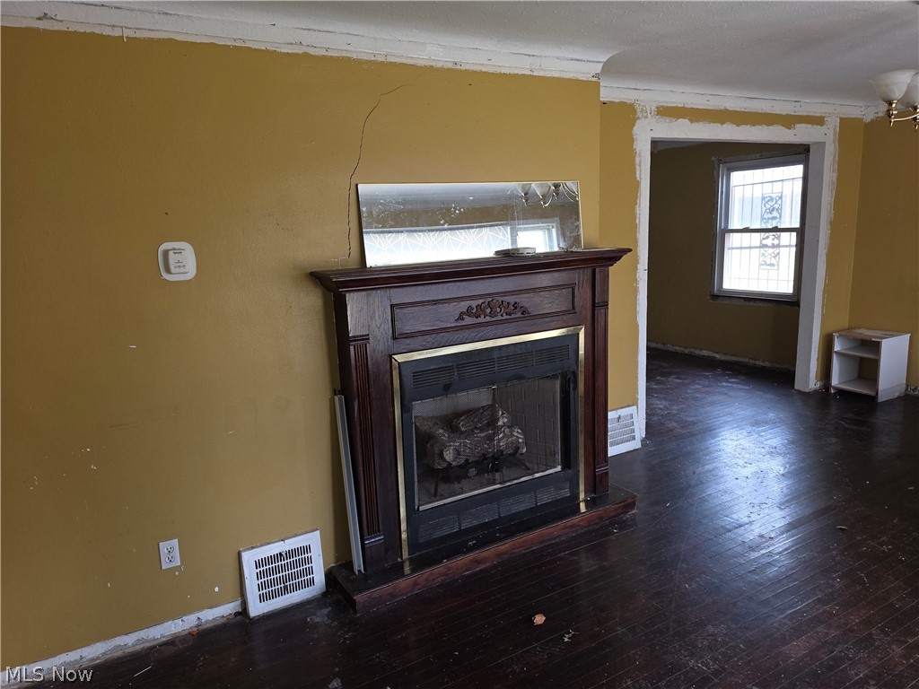 17425 Throckley Avenue Cleveland OH 44128