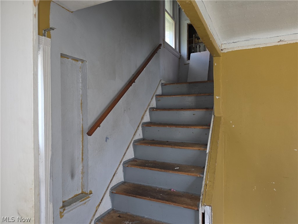 17425 Throckley Avenue Cleveland OH 44128