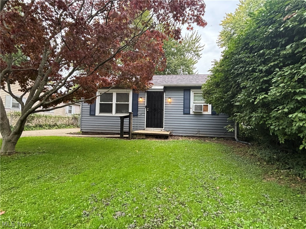 1136 Grand Avenue Madison OH 44057