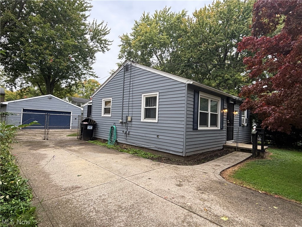 1136 Grand Avenue Madison OH 44057