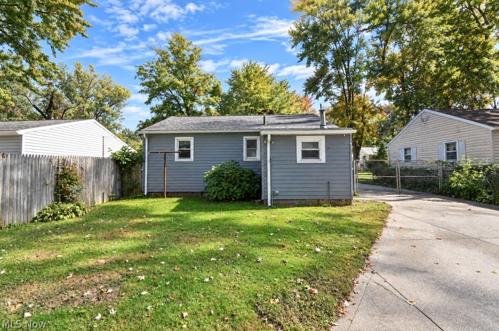 1136 Grand Avenue Madison OH 44057