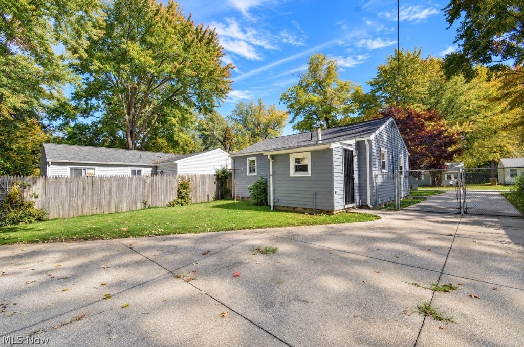 1136 Grand Avenue Madison OH 44057
