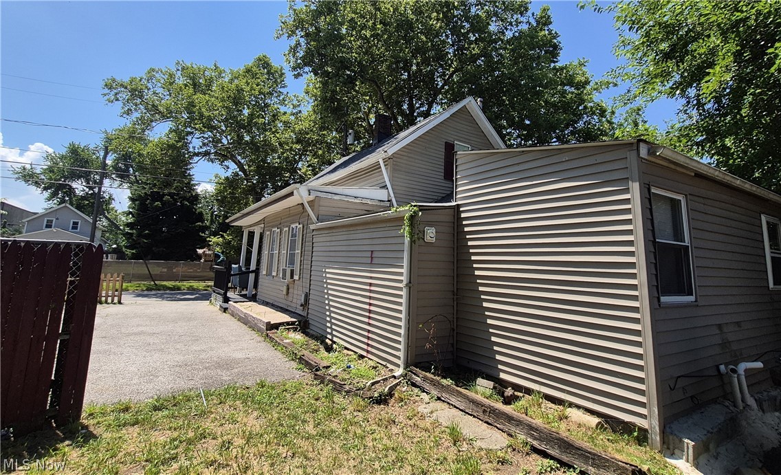 3026 Erin Avenue Cleveland OH 44113
