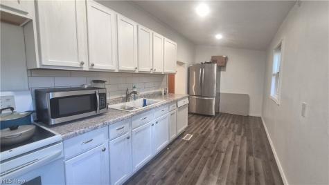 3026 Erin Avenue Cleveland OH 44113