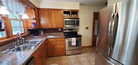 1794 Lilly Lane Alliance OH 44601