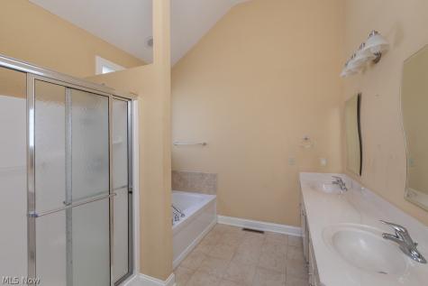 22238 North Trail Strongsville OH 44149