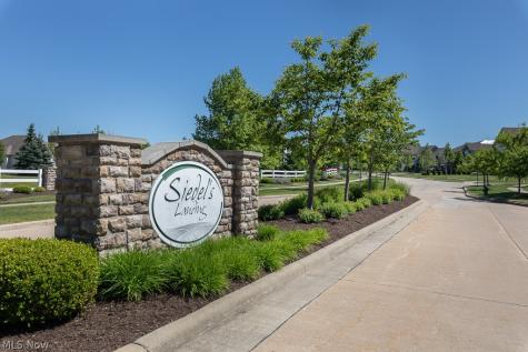22238 North Trail Strongsville OH 44149