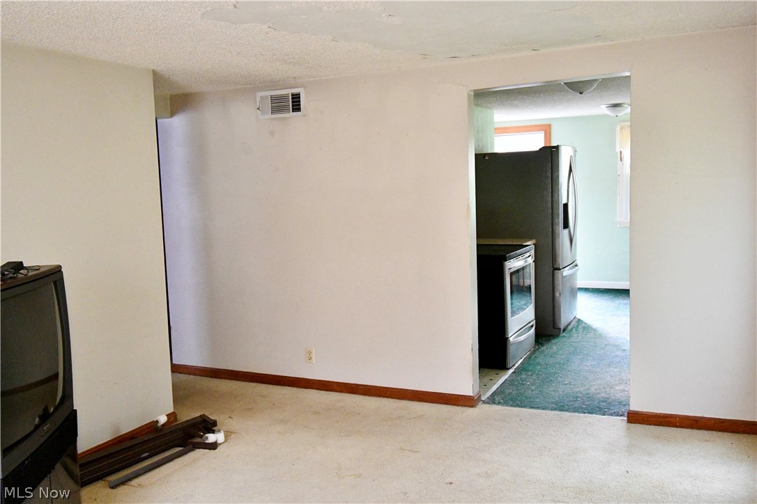 2194 Clearview Avenue NW Champion OH 44483