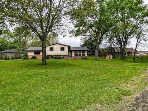 1101 Chaparrel Road SW Hartville OH 44632