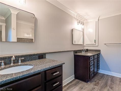 1101 Chaparrel Road SW Hartville OH 44632