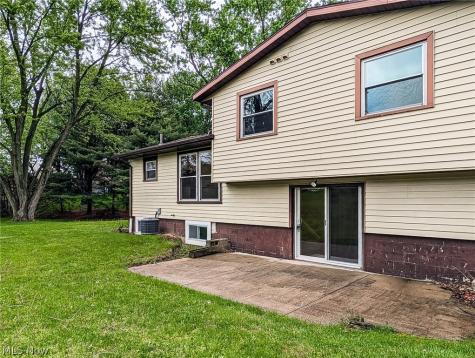 1101 Chaparrel Road SW Hartville OH 44632