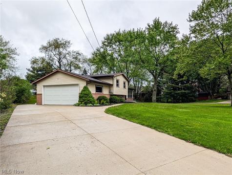1101 Chaparrel Road SW Hartville OH 44632